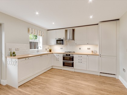 4 Bed Terraced House, Church View, WF8