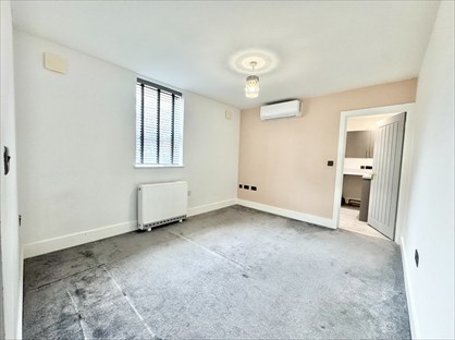 Studio Flat, Railway St, ME4