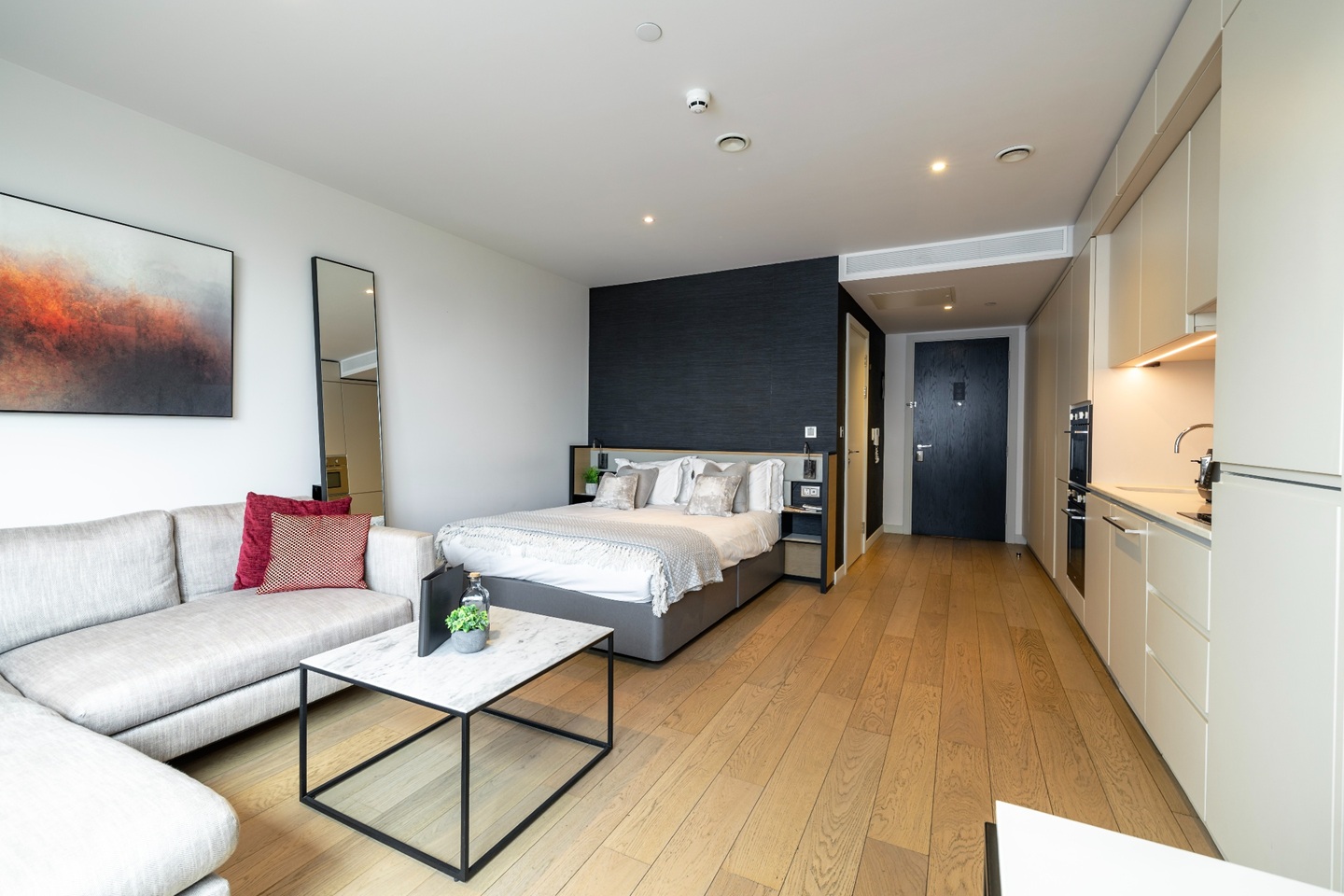 Manchester - Studio Flat, Citysuites, M3 - To Rent Now for £1,300.00 p/m