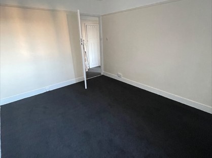 3 Bed Flat, Holmbury Court, SW17