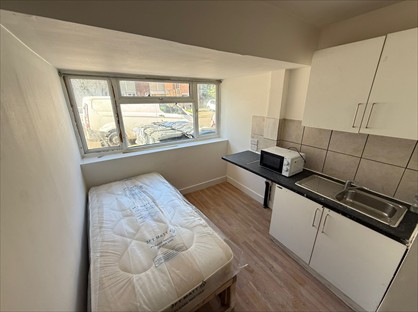 Studio Flat, Swan Road, UB1