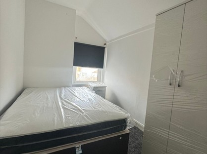 Room in a Shared House, Burlington Road, B10