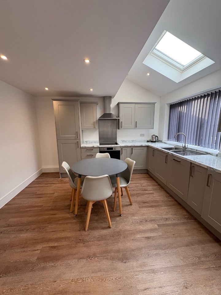 4 Bed Semi-Detached House, Cinderford Close, BS10, N1 7GU