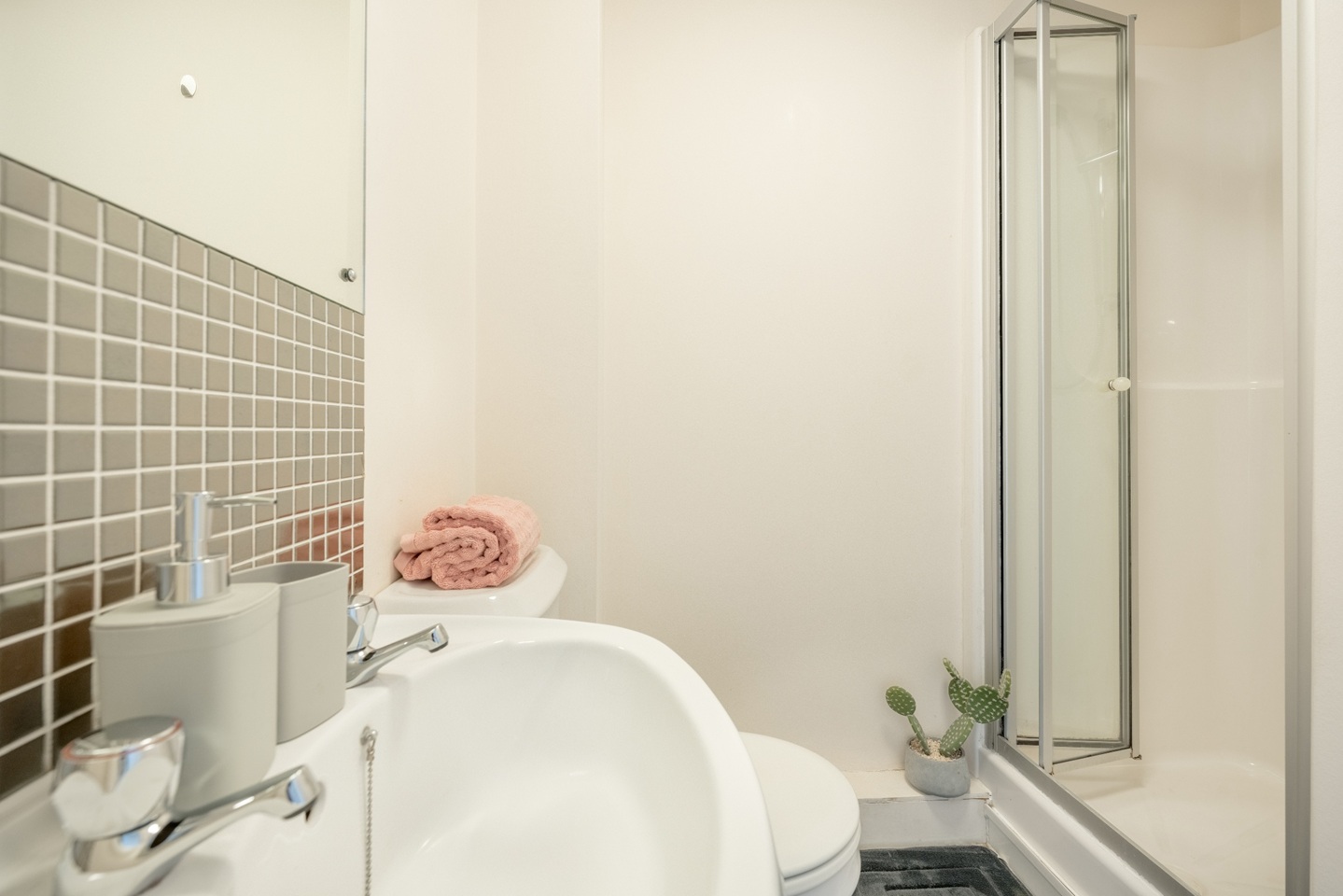 Additional image 9 of 5 Bed Flat, Regent Terrace, S3, N1 7GU