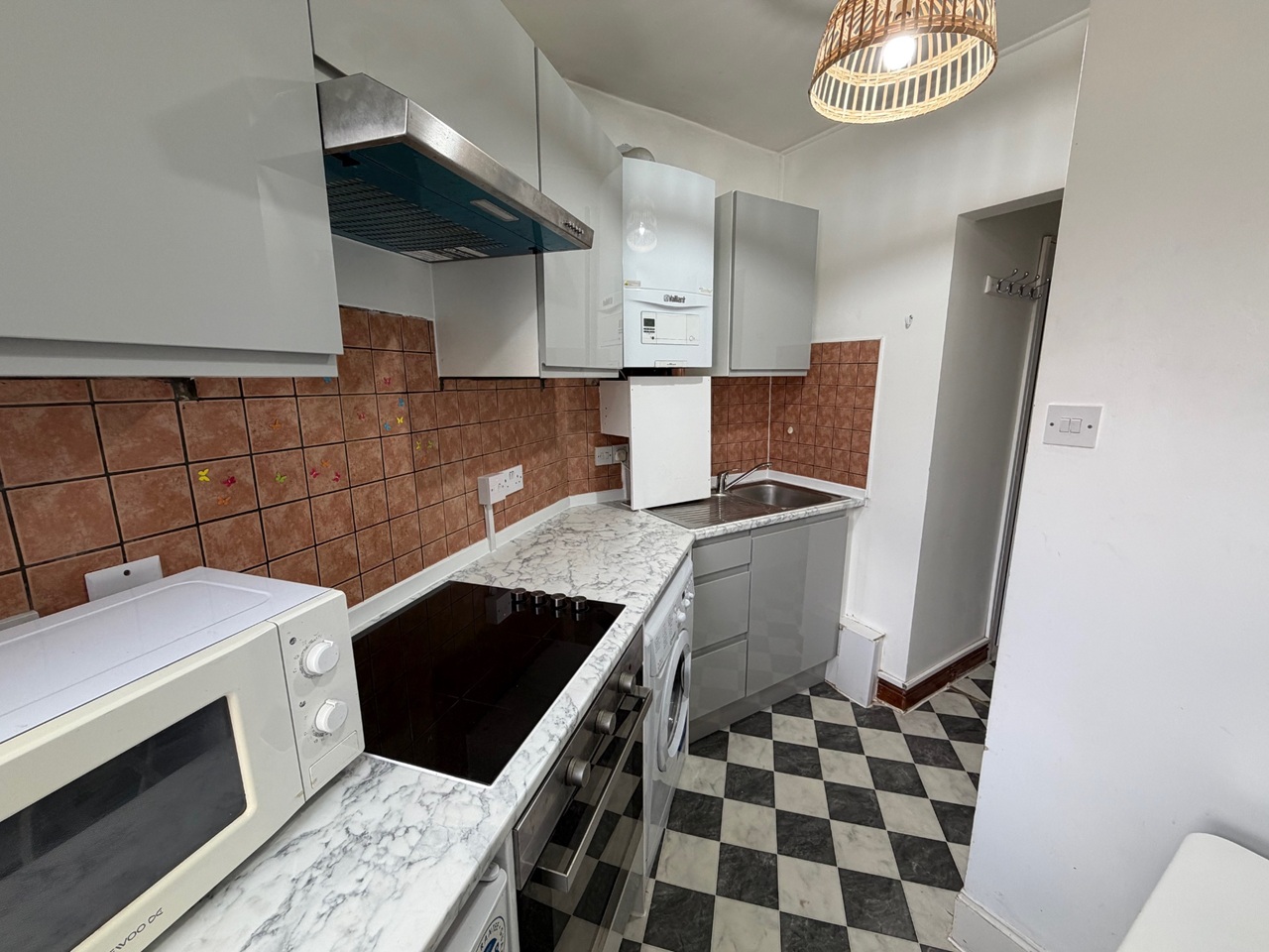 Studio Flat, Finchley Road, NW3 photo 4