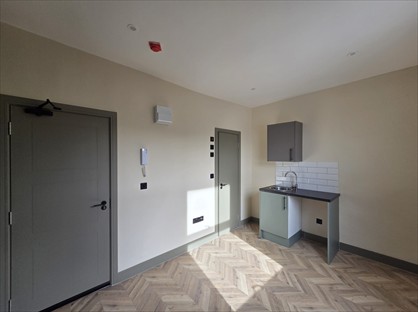 Room in a Shared House, Acacia Grove, KT3