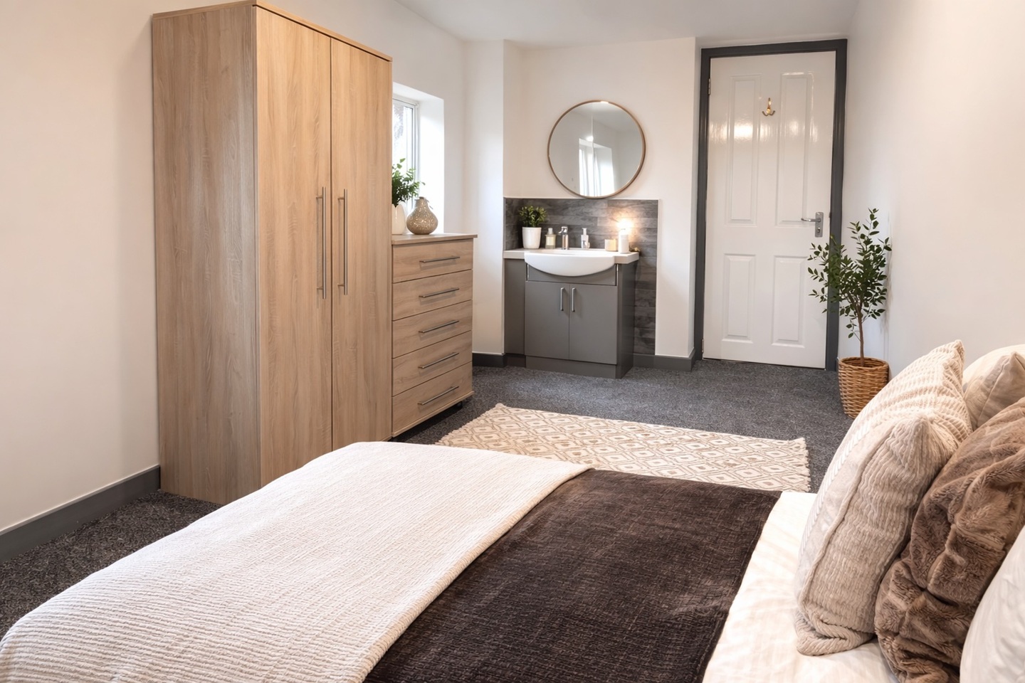 Additional image 8 of 6 Bed Terraced House, Grange Avenue, RG6, N1 7GU