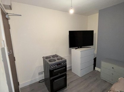 Studio Flat, Roxeth Green Avenue, HA2
