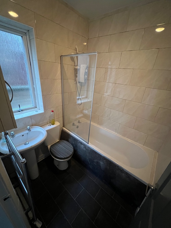 Additional image 4 of 3 Bed End Terrace, Raynesway, DE24, N1 7GU