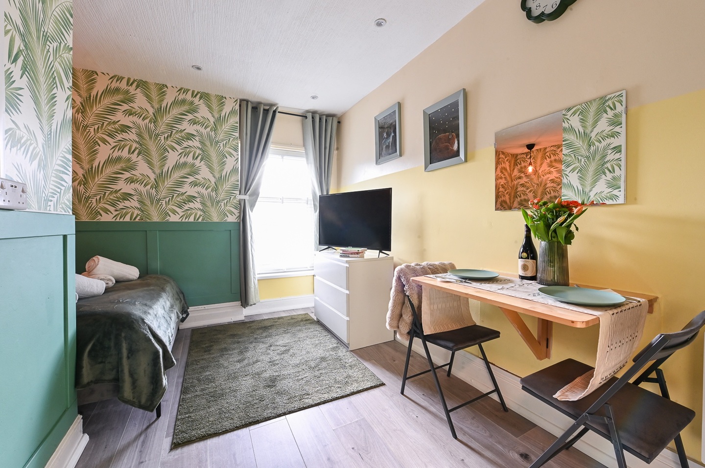 1 Bed Flat, Clive St, CF11