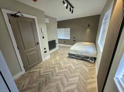 Studio Flat, Junction Road, TW15