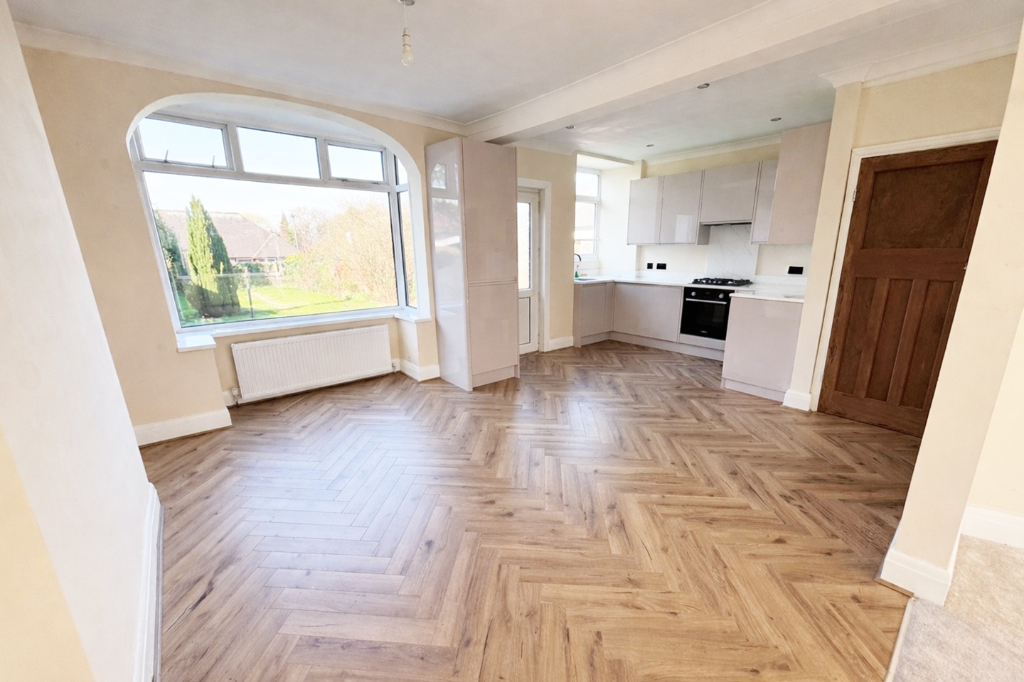 3 Bed Semi-Detached House, Boston Castle Grove, S60, N1 7GU