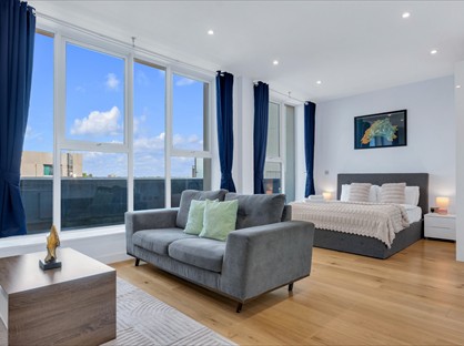 Studio Flat, Central House, TW3