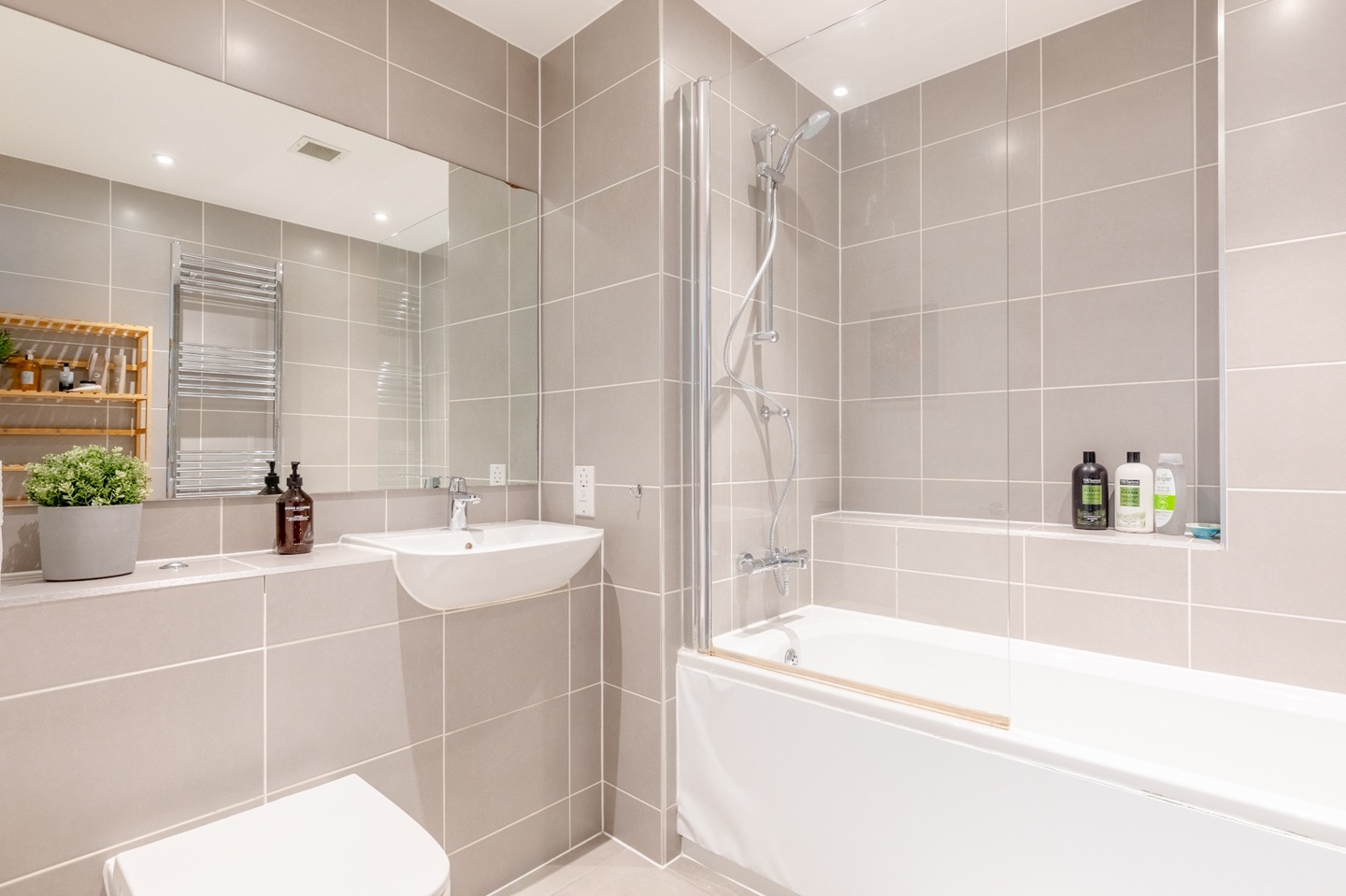 1 Bed Flat, Fable Apartments, EC1V photo 5