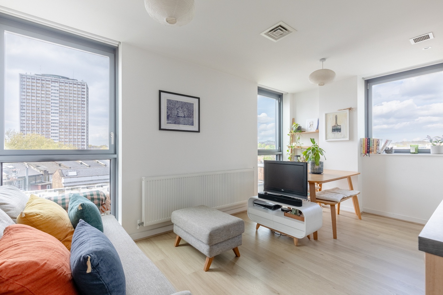 1 Bed Flat, Fable Apartments, EC1V photo 3