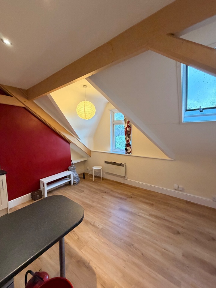 1 Bed Flat, Ferry Road, CF11, N1 7GU