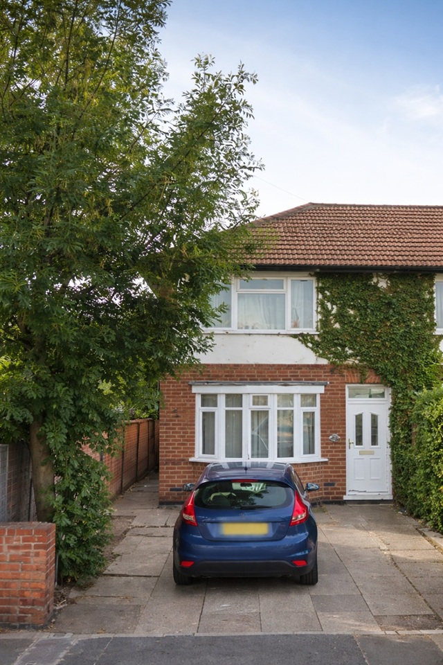 3 Bed End Terrace, Tunstall Crescent, LE4, N1 7GU