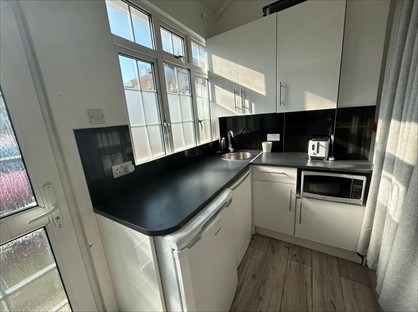 1 Bed Flat, Brent St, NW4
