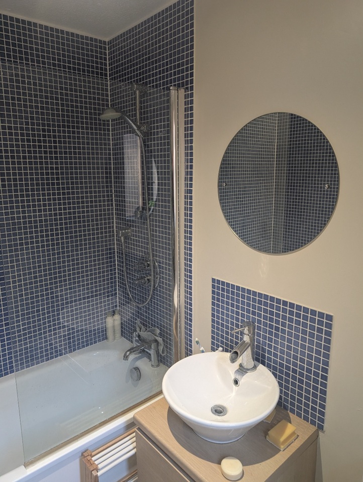 Studio Flat, Gloucester Green, OX1 photo 2
