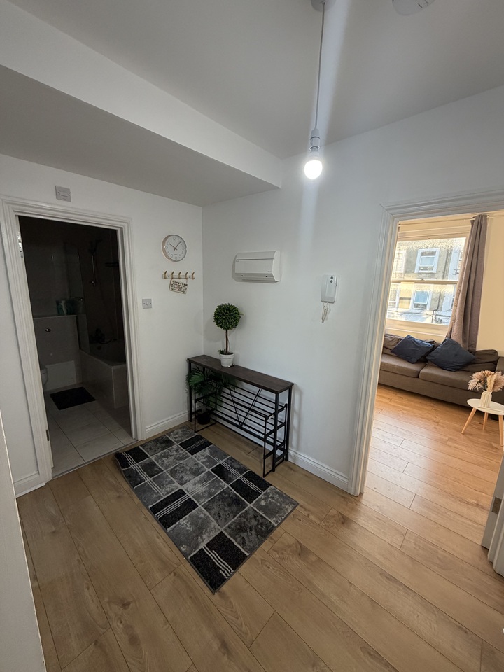 Additional image 3 of 2 Bed Flat, Breckock Road, N7, N7 0DD