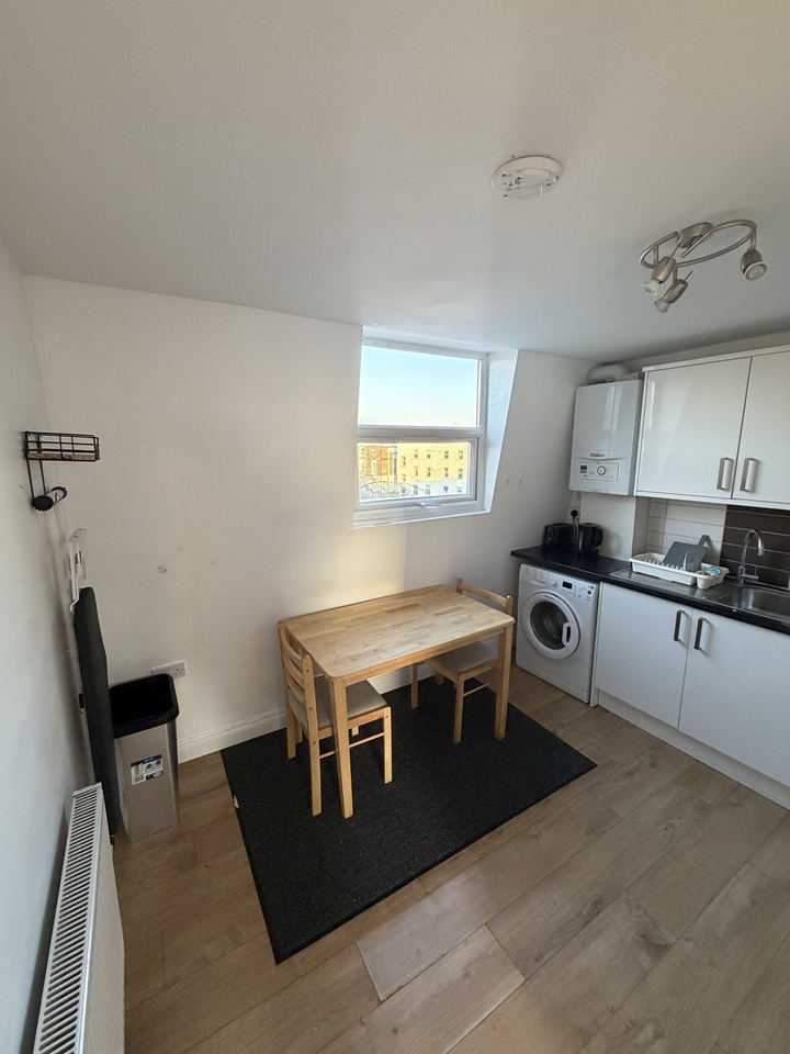 Additional image 12 of 2 Bed Flat, Breckock Road, N7, N7 0DD