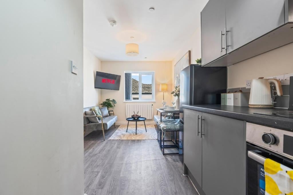 Additional image 2 of 3 Bed Flat, Clifton St, CF24, N1 7GU