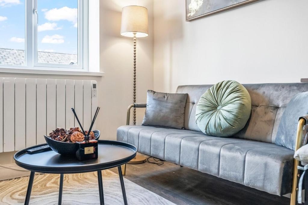 3 Bed Flat, Clifton St, CF24, N1 7GU