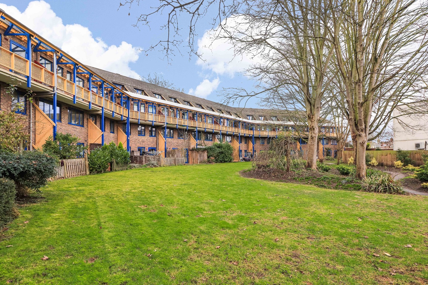 2 Bed Flat, Grasmere Gardens, CB4, N1 7GU
