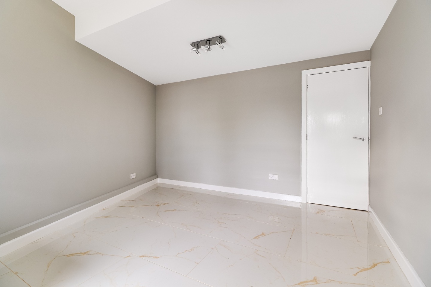 Additional image 3 of 2 Bed Flat, Grasmere Gardens, CB4, N1 7GU