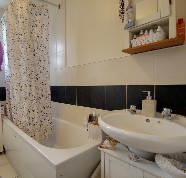 Additional image 4 of 2 Bed End Terrace, Acton Avenue, NG6, N1 7GU