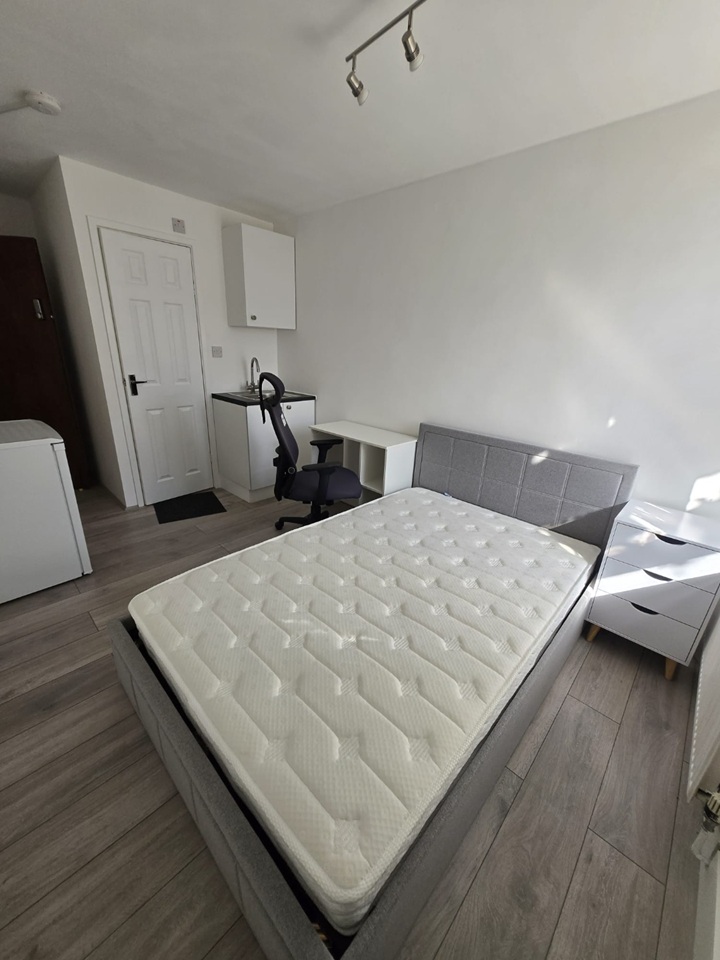 Studio Flat, Bruckner Street, W10, N1 7GU