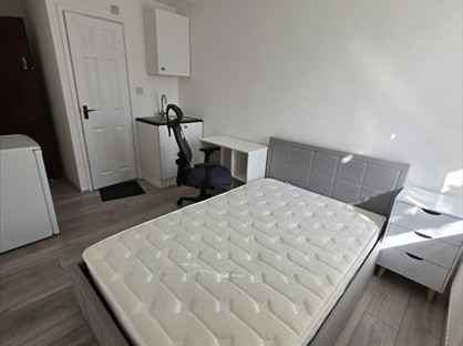 Studio Flat, Bruckner Street, W10