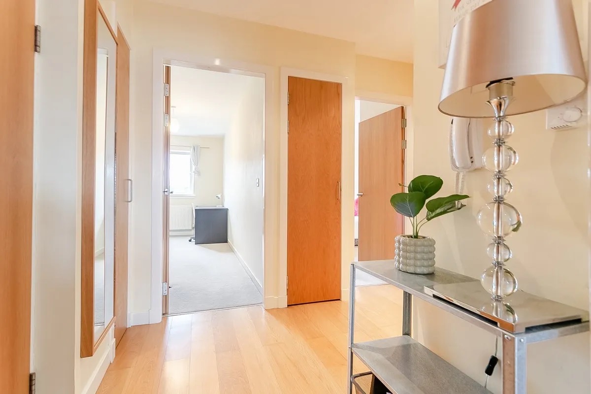 2 Bed Flat, Davidson's Mains, EH4, N1 7GU