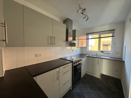 2 Bed Terraced House, Dickens Court, SG18
