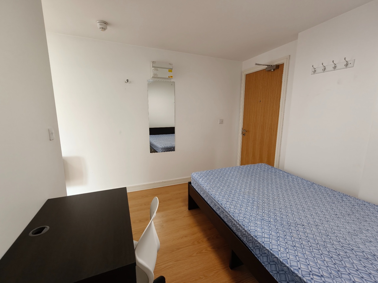 Additional image 4 of Studio Flat, Simpson St, L1, N1 7GU