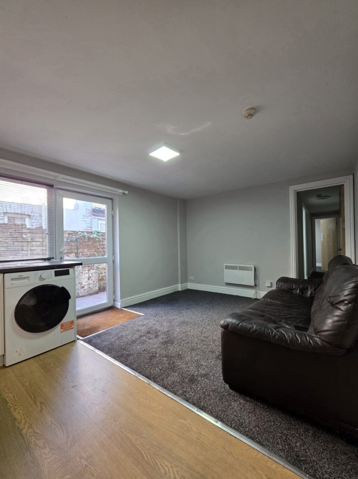 Additional image 2 of 3 Bed Flat, Colum Road, CF10, N1 7GU