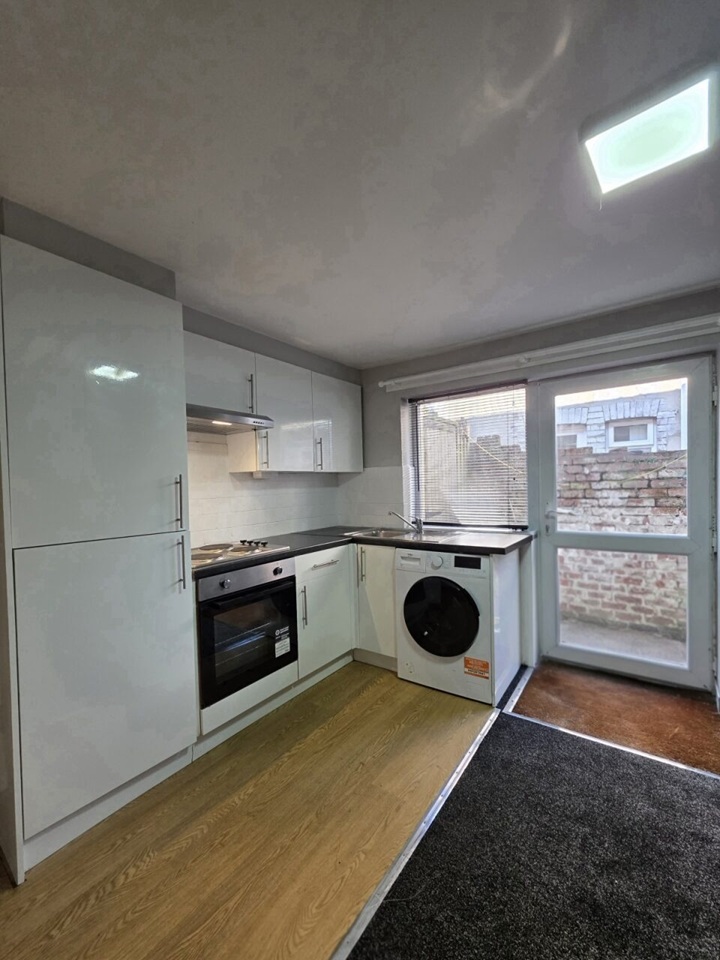 Additional image 4 of 3 Bed Flat, Colum Road, CF10, N1 7GU