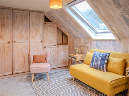 1 Bed Flat, Lower Road, RH18