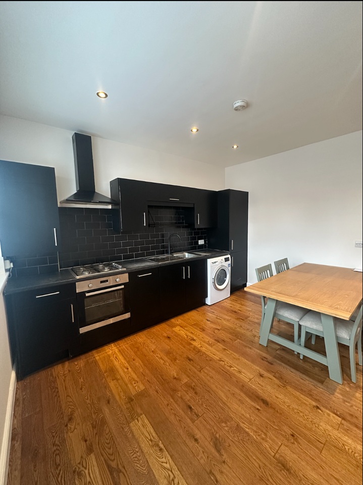 London - 1 Bed Flat, London, SW14 - To Rent Now for £1,585.00 p/m