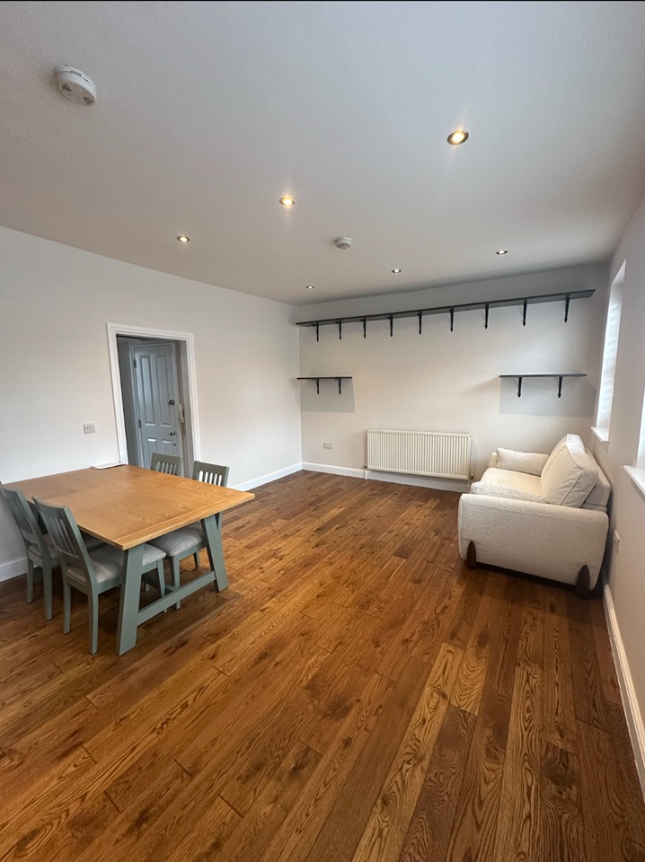 London - 1 Bed Flat, London, SW14 - To Rent Now for £1,585.00 p/m