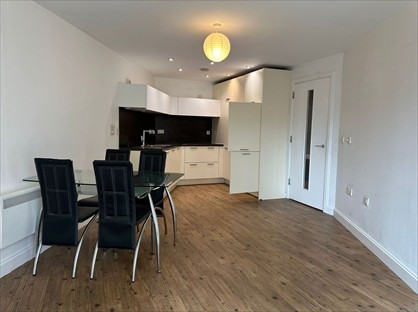 2 Bed Flat, Southside, B5