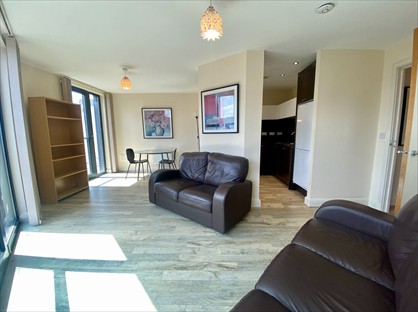 2 Bed Flat, Southside, B5