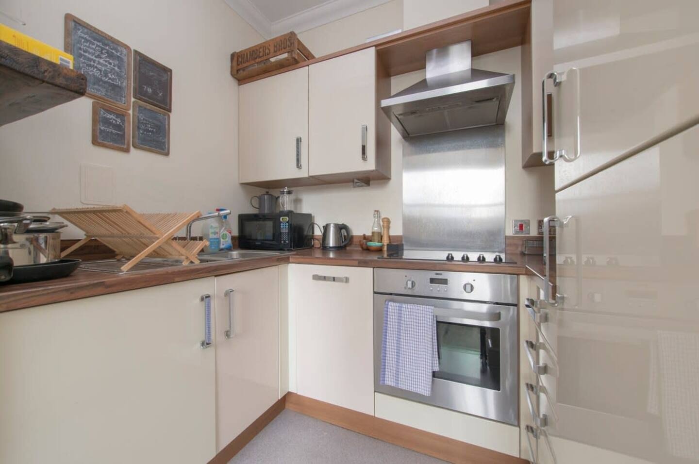 2 Bed Flat, Taybridge Road, SW11 photo 4