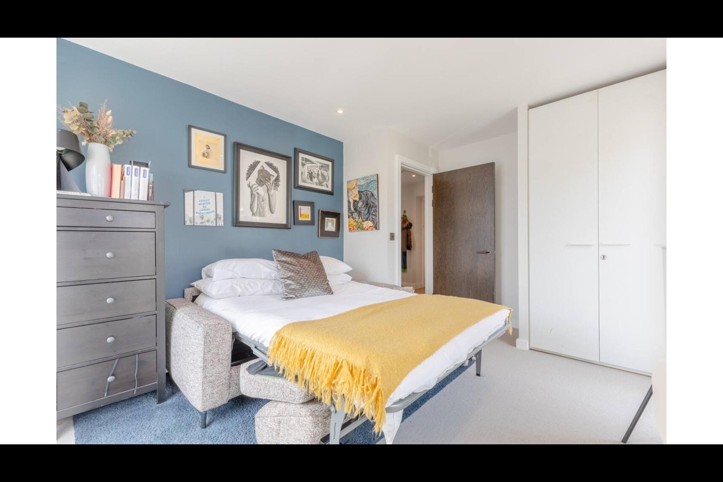 2 Bed Flat, Taybridge Road, SW11 photo 2