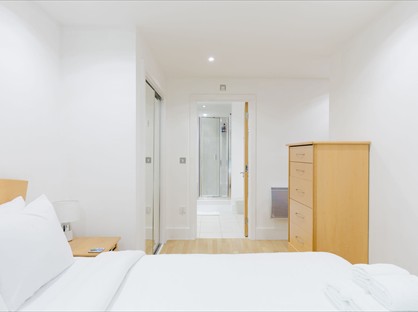 2 Bed Flat, St George Wharf, SW8