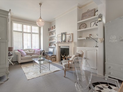 1 Bed Flat, Queenstown Road, SW8