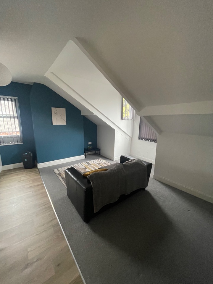 Studio Flat, Conference Road, LS12 photo 4