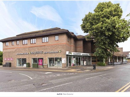 3 Bed Penthouse, Holden Place, KT11