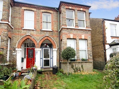 2 Bed Flat, The Greenway, UB8