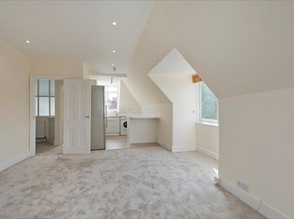 1 Bed Flat, Hazlewell Road, SW15